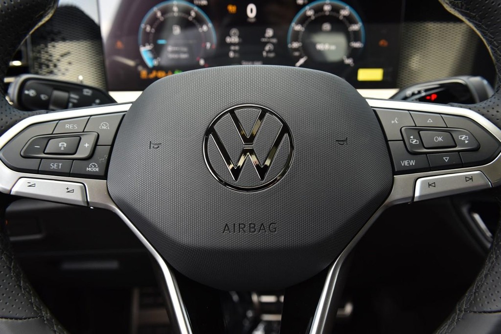 Volkswagen Tiguan Vehicle Full-screen Gallery Image 18