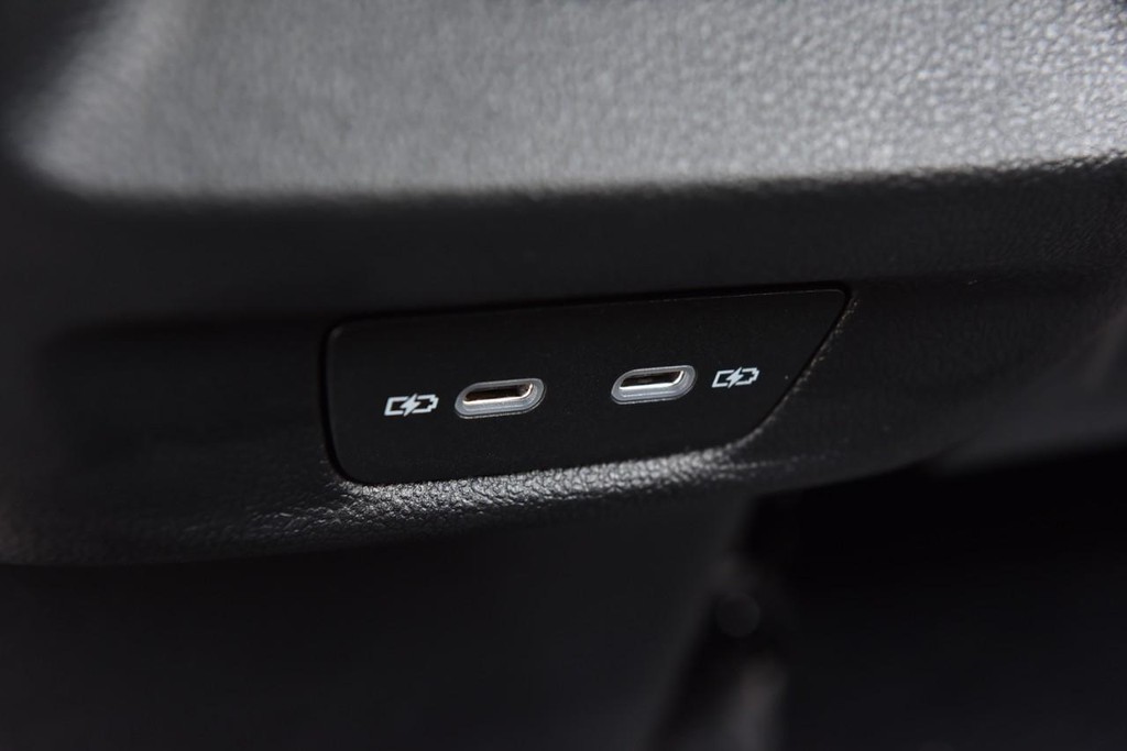 Volkswagen Tiguan Vehicle Full-screen Gallery Image 24
