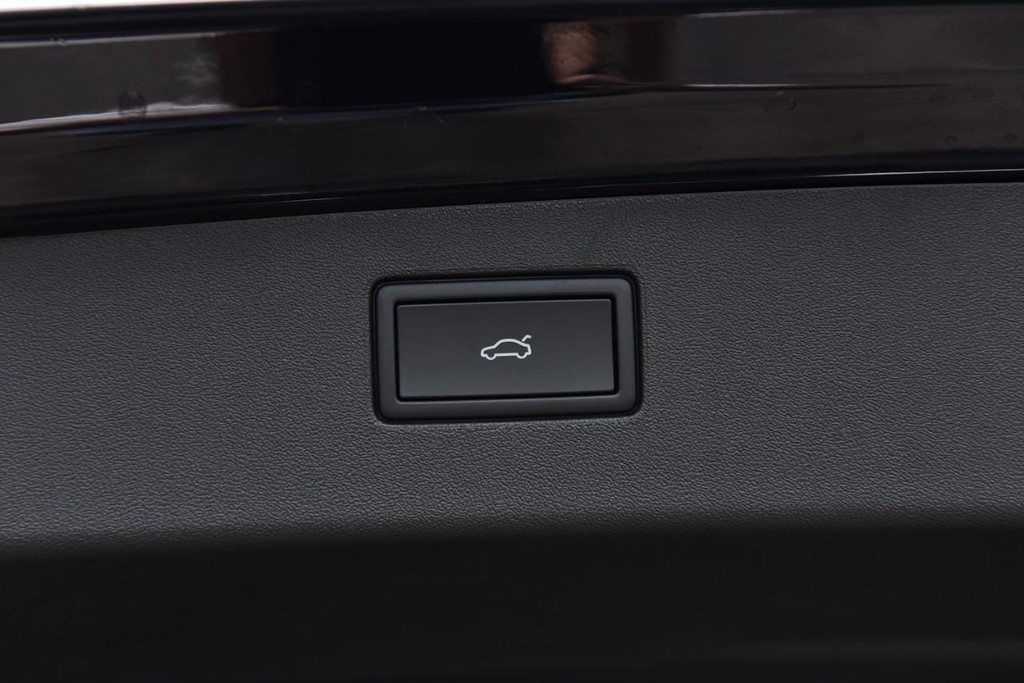 Volkswagen Tiguan Vehicle Full-screen Gallery Image 26