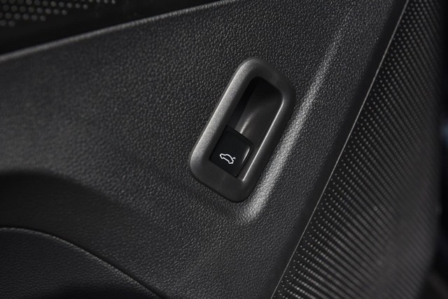 Volkswagen Tiguan Vehicle Image 09