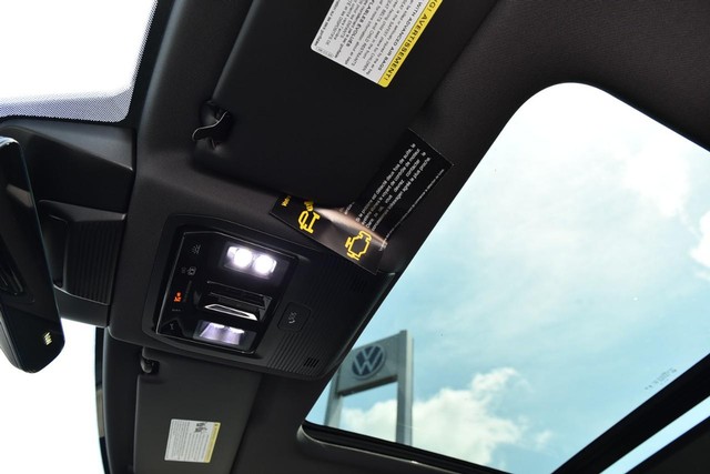 Volkswagen Tiguan Vehicle Image 21
