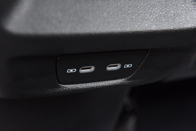 Volkswagen Tiguan Vehicle Image 24