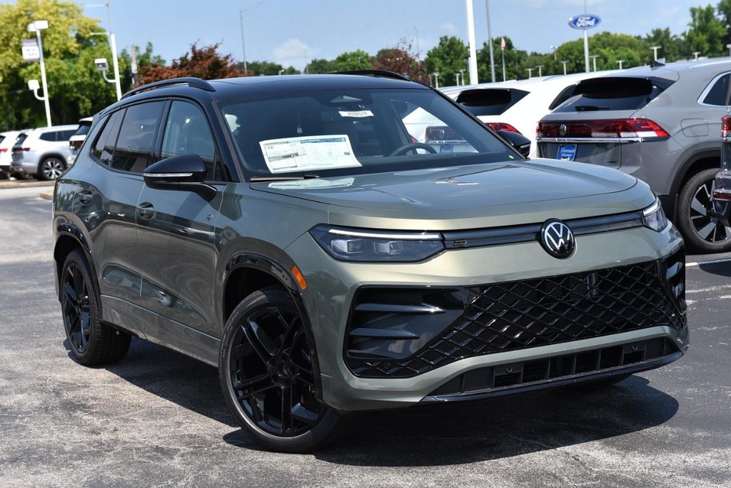 Volkswagen Tiguan Vehicle Full-screen Gallery Image 2