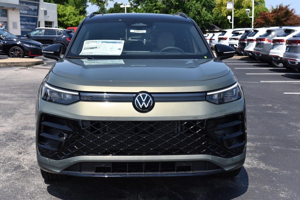 Volkswagen Tiguan Vehicle Full-screen Gallery Image 4