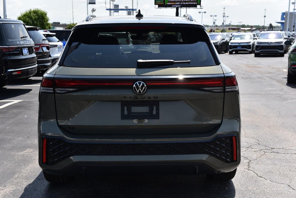Volkswagen Tiguan Vehicle Full-screen Gallery Image 6