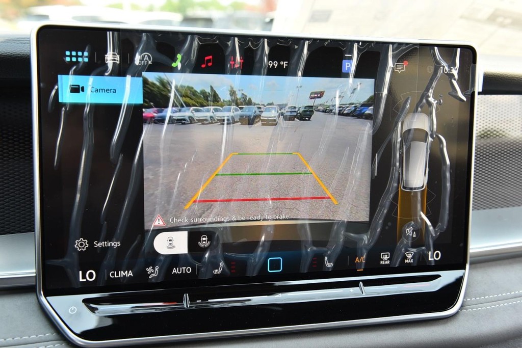 Volkswagen Tiguan Vehicle Full-screen Gallery Image 13