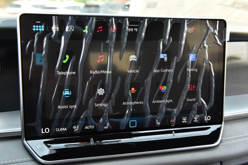 Volkswagen Tiguan Vehicle Full-screen Gallery Image 15