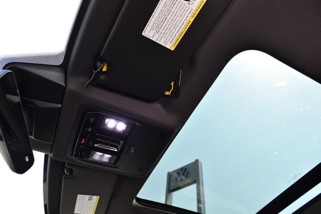 Volkswagen Tiguan Vehicle Full-screen Gallery Image 21