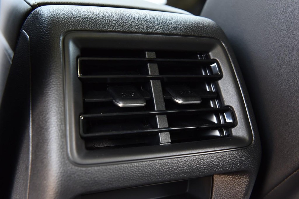 Volkswagen Tiguan Vehicle Full-screen Gallery Image 23
