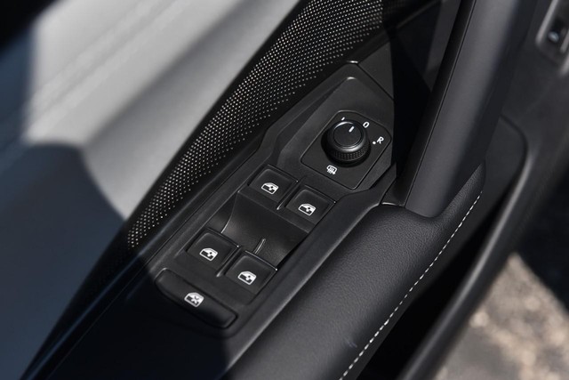 Volkswagen Tiguan Vehicle Image 08