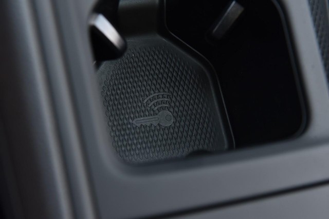 Volkswagen Tiguan Vehicle Image 16