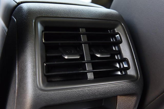 Volkswagen Tiguan Vehicle Image 23