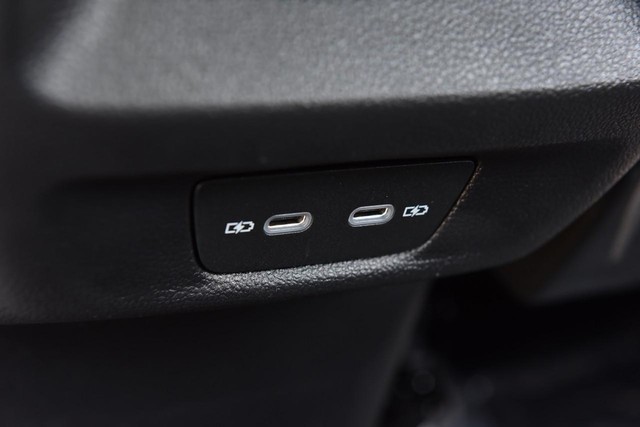 Volkswagen Tiguan Vehicle Image 24