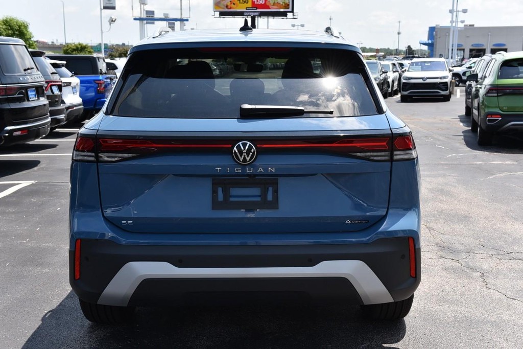 Volkswagen Tiguan Vehicle Full-screen Gallery Image 6