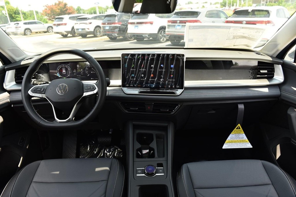 Volkswagen Tiguan Vehicle Full-screen Gallery Image 7