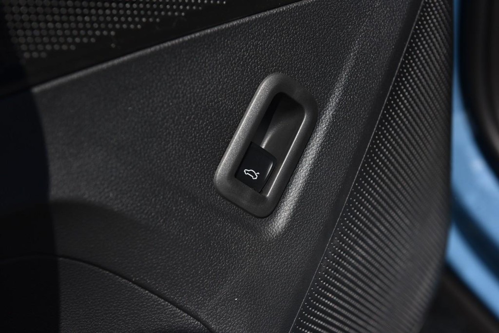 Volkswagen Tiguan Vehicle Full-screen Gallery Image 9