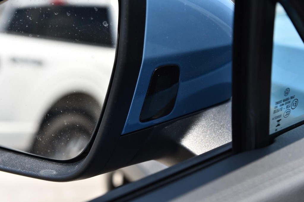 Volkswagen Tiguan Vehicle Full-screen Gallery Image 10