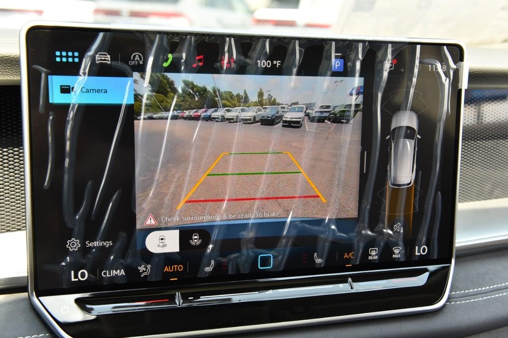 Volkswagen Tiguan Vehicle Full-screen Gallery Image 13