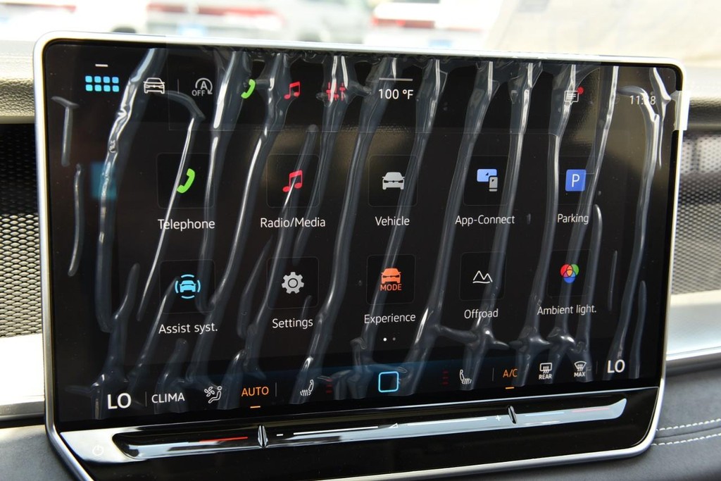 Volkswagen Tiguan Vehicle Full-screen Gallery Image 15