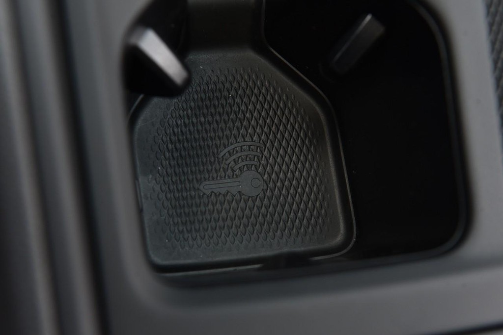 Volkswagen Tiguan Vehicle Full-screen Gallery Image 16