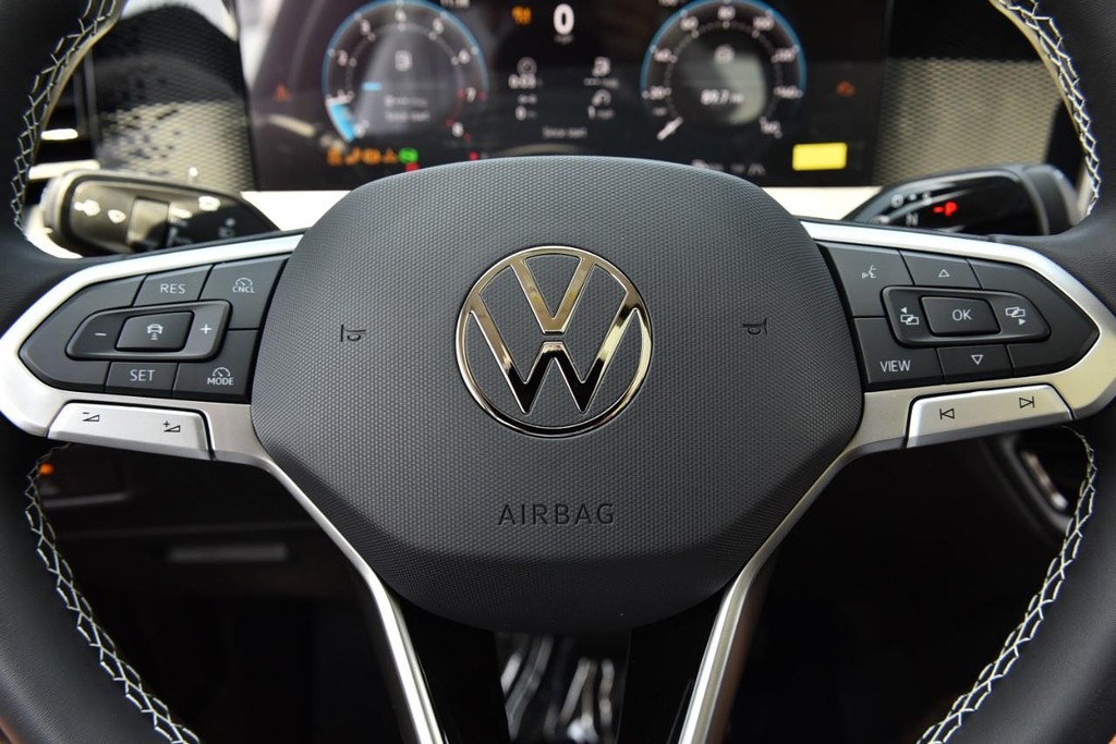 Volkswagen Tiguan Vehicle Full-screen Gallery Image 18