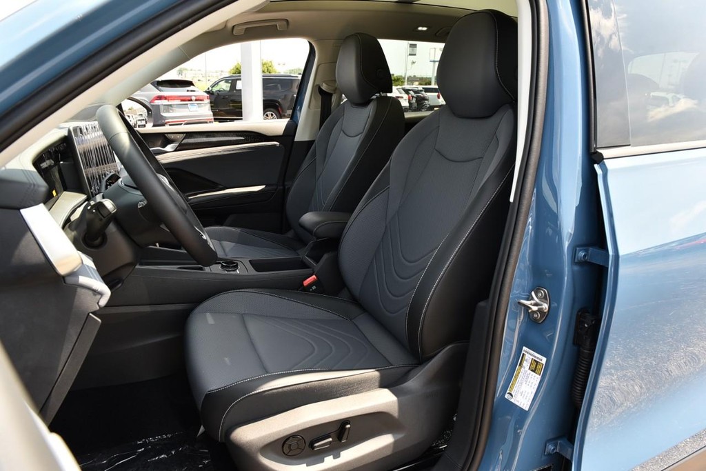 Volkswagen Tiguan Vehicle Full-screen Gallery Image 19