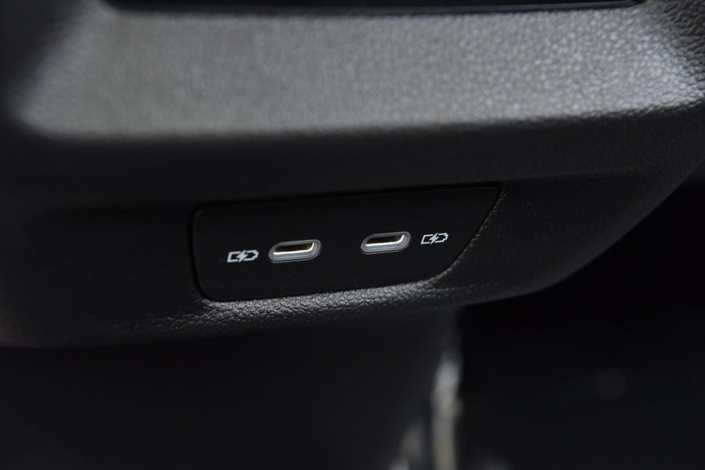 Volkswagen Tiguan Vehicle Full-screen Gallery Image 24