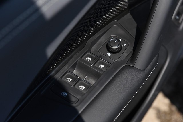 Volkswagen Tiguan Vehicle Image 08