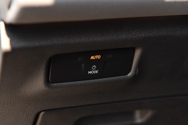 Volkswagen Tiguan Vehicle Image 11
