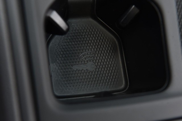 Volkswagen Tiguan Vehicle Image 16