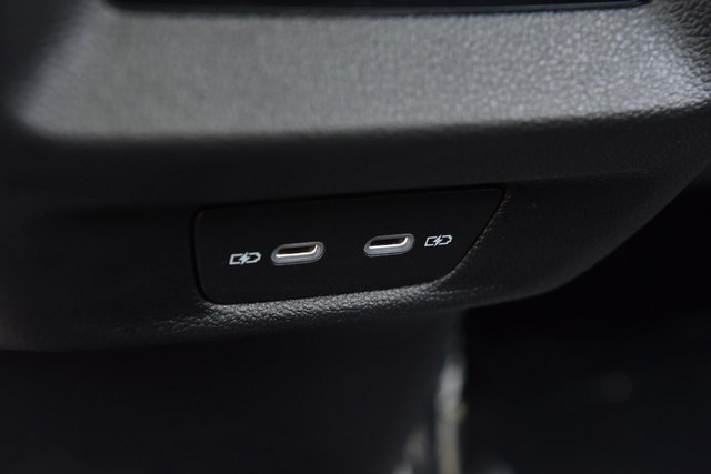 Volkswagen Tiguan Vehicle Image 24