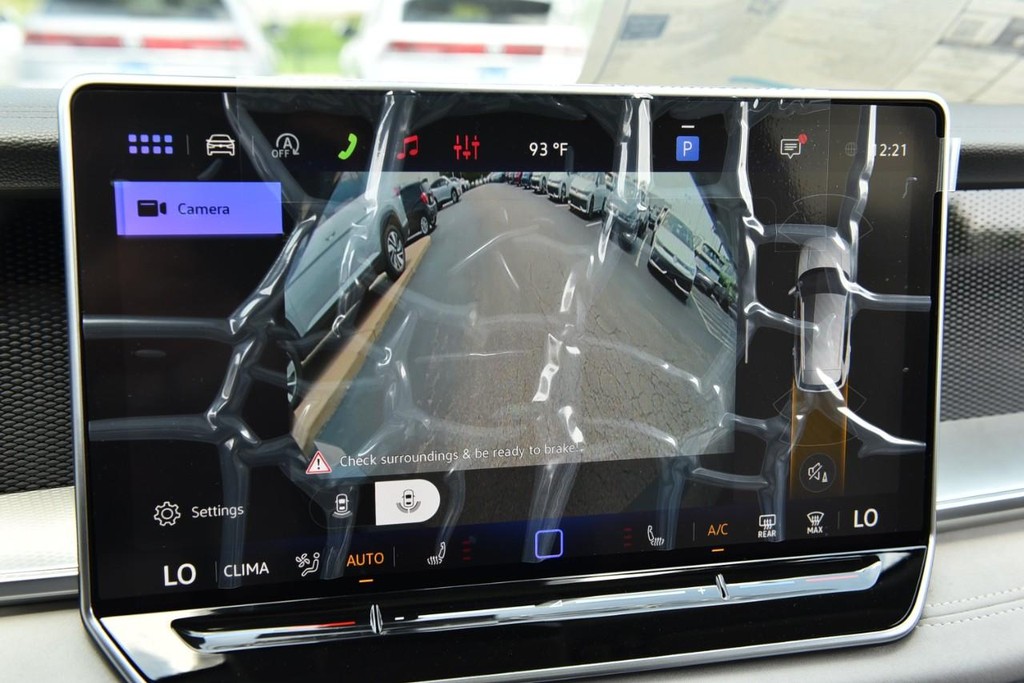 Volkswagen Tiguan Vehicle Full-screen Gallery Image 14