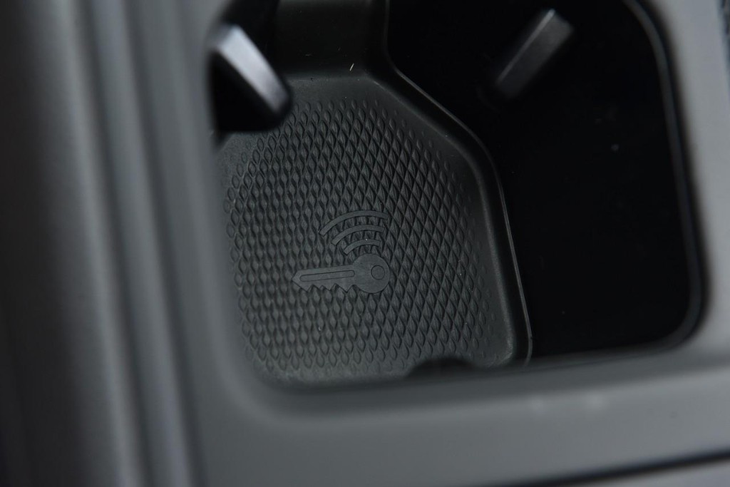 Volkswagen Tiguan Vehicle Full-screen Gallery Image 16