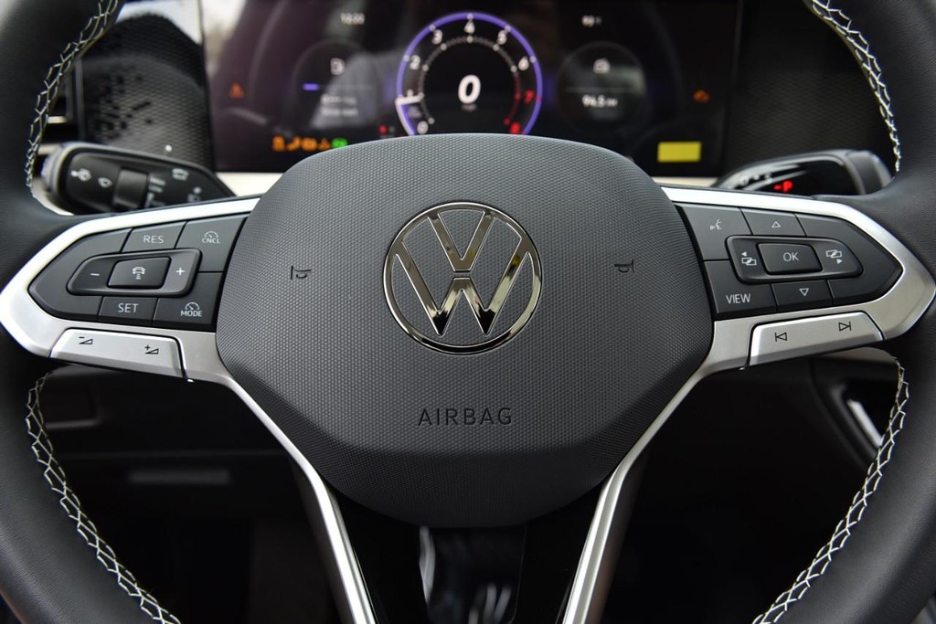 Volkswagen Tiguan Vehicle Full-screen Gallery Image 18