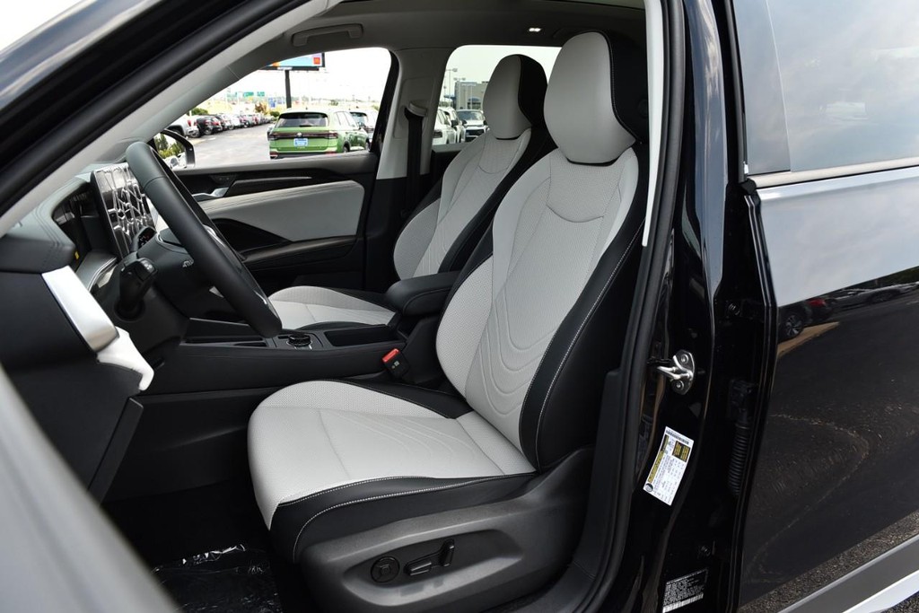 Volkswagen Tiguan Vehicle Full-screen Gallery Image 19