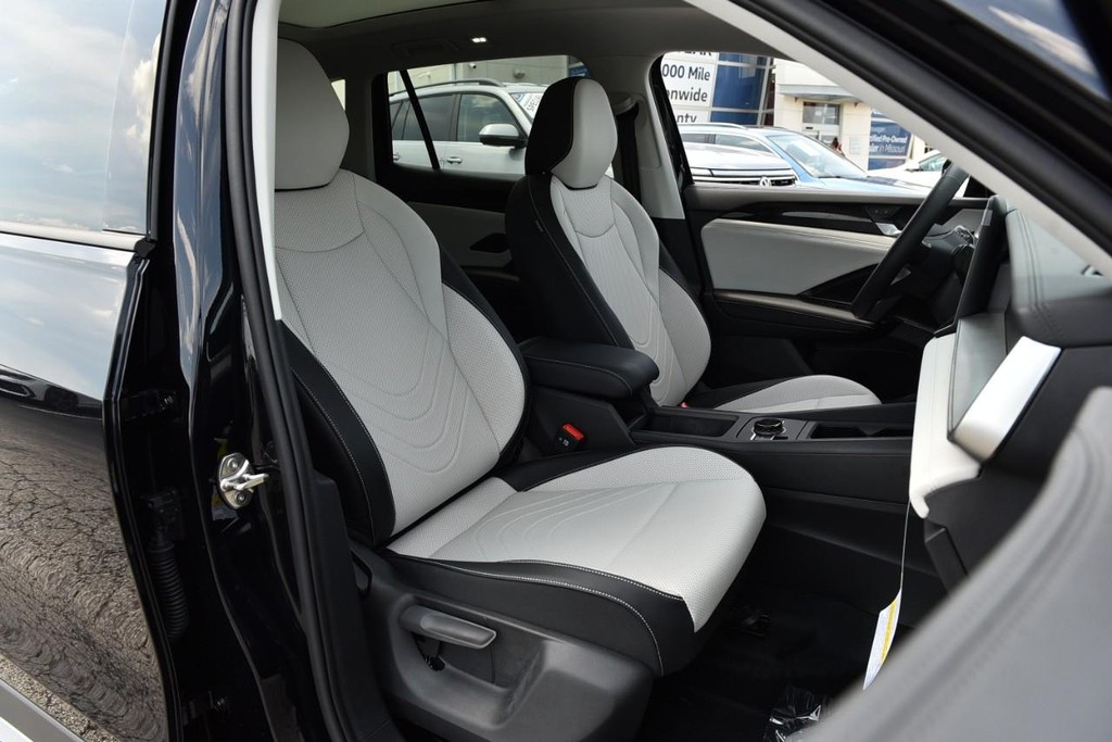 Volkswagen Tiguan Vehicle Full-screen Gallery Image 20