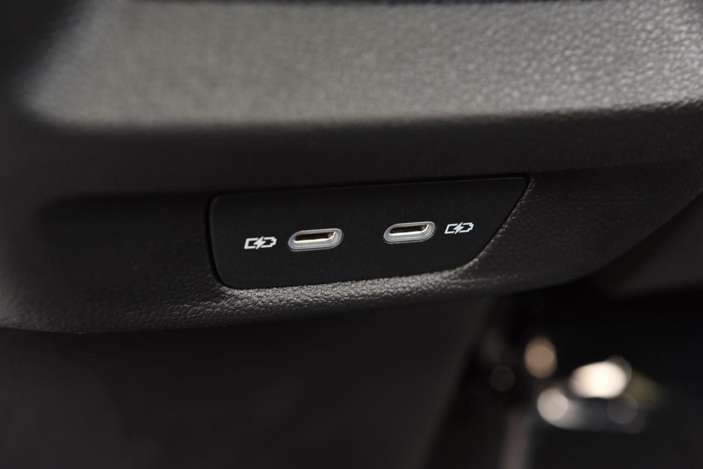 Volkswagen Tiguan Vehicle Full-screen Gallery Image 24