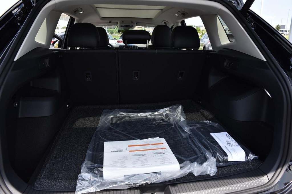 Volkswagen Tiguan Vehicle Full-screen Gallery Image 25