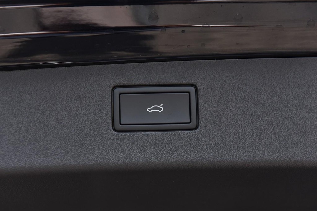 Volkswagen Tiguan Vehicle Full-screen Gallery Image 26
