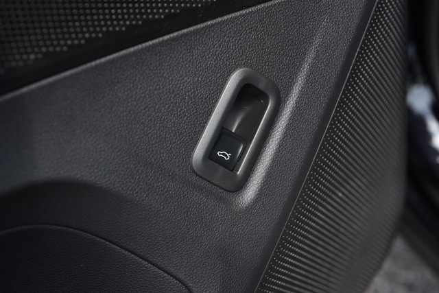 Volkswagen Tiguan Vehicle Image 09