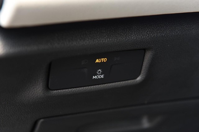 Volkswagen Tiguan Vehicle Image 11