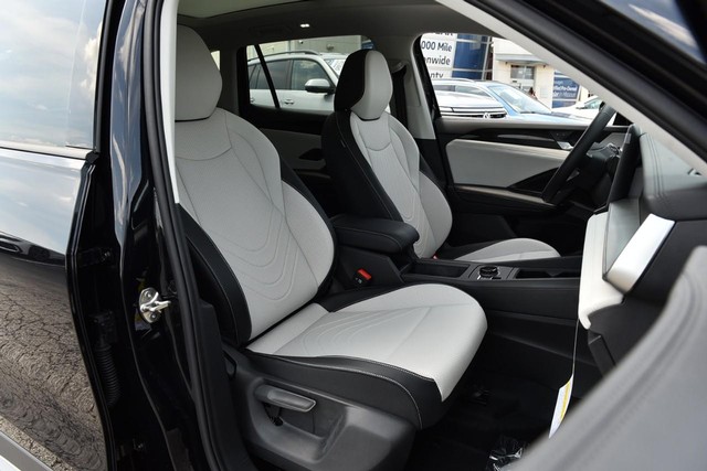 Volkswagen Tiguan Vehicle Image 20