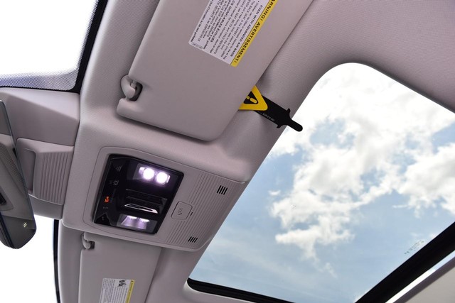 Volkswagen Tiguan Vehicle Image 21