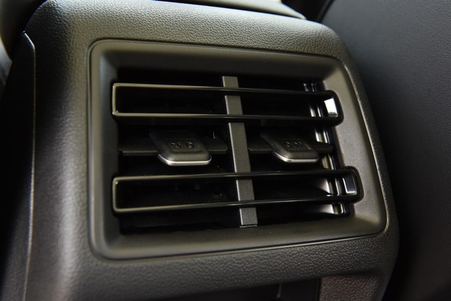 Volkswagen Tiguan Vehicle Image 23
