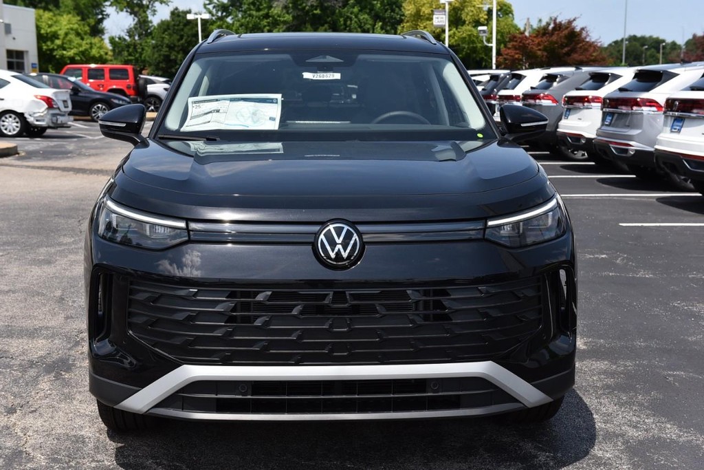 Volkswagen Tiguan Vehicle Full-screen Gallery Image 4