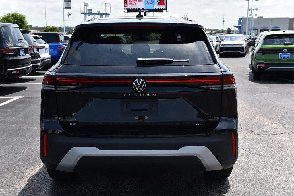 Volkswagen Tiguan Vehicle Full-screen Gallery Image 6