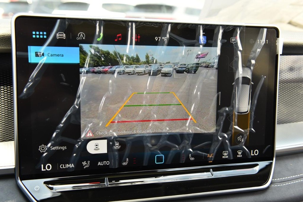 Volkswagen Tiguan Vehicle Full-screen Gallery Image 13