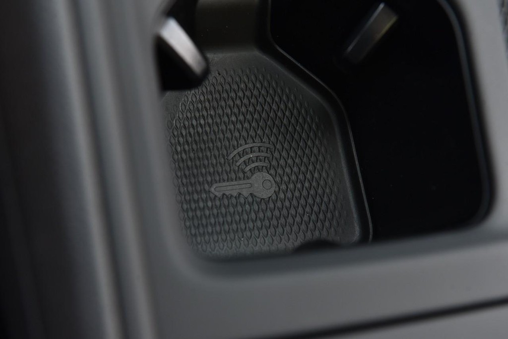 Volkswagen Tiguan Vehicle Full-screen Gallery Image 16