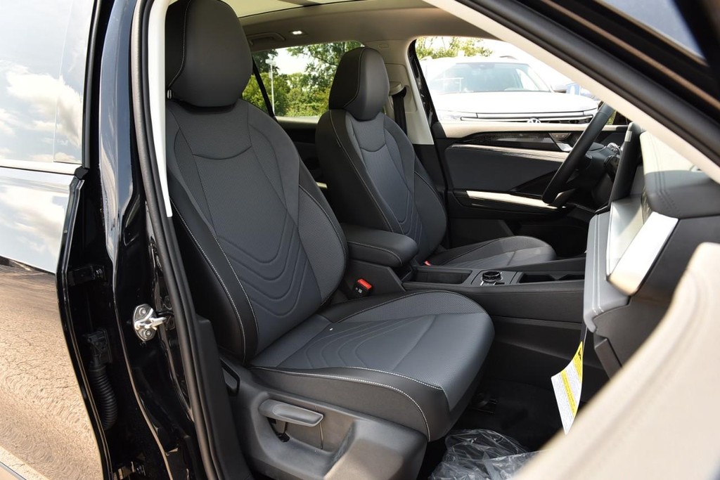 Volkswagen Tiguan Vehicle Full-screen Gallery Image 20