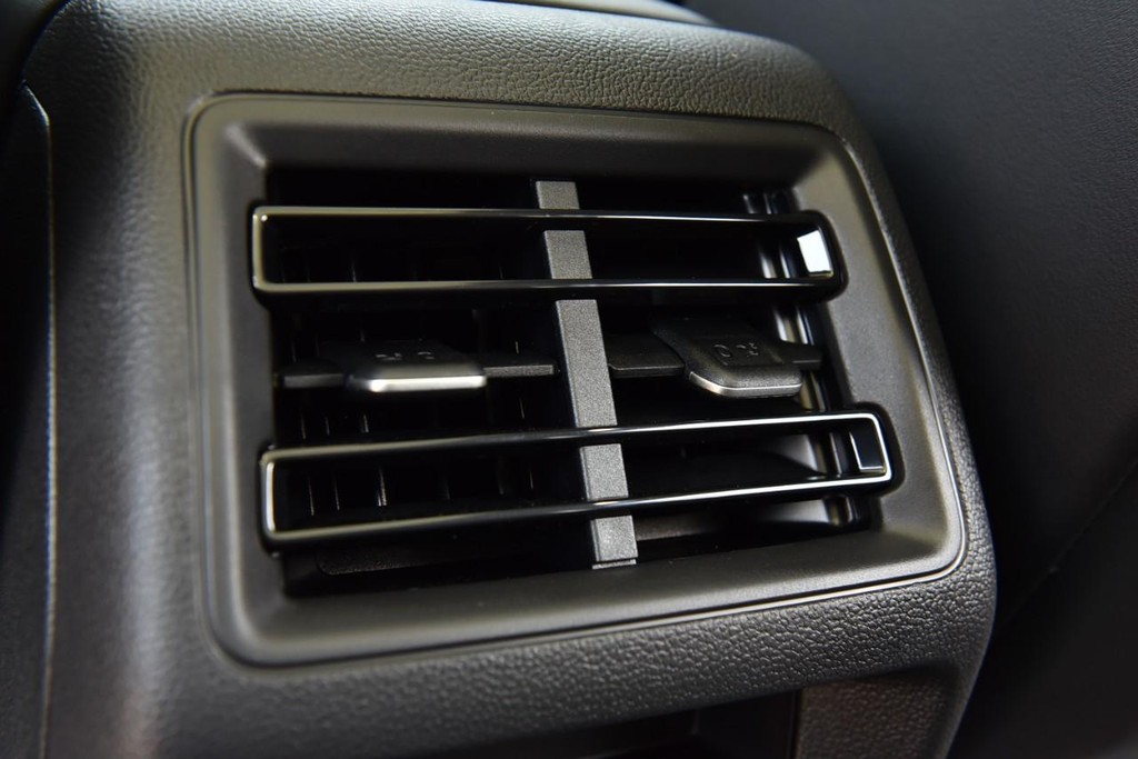 Volkswagen Tiguan Vehicle Full-screen Gallery Image 23